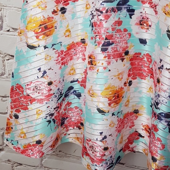 RW & CO A Line Floral Dress - Picture 3 of 6